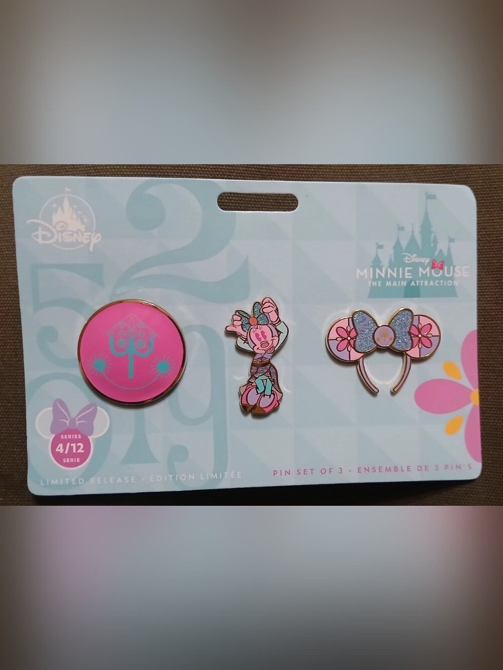 Disney Minnie Main Attraction- It's a Small World Limited Edition 4/ 12 pin set